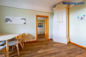 Just Renovated Stories Apartment Free parking - Image 3