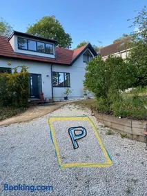 Comfy, Peaceful Flat, Free Off Street Parking! - Image 2