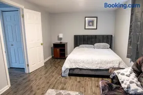 Private one bedroom -entirely self-contained, with no shared living spaces - Image 1