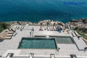 Dollaku Seafront Apartments - Image 1