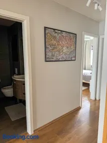 Cozy Nordic-Style Room with Great Location - Image 4