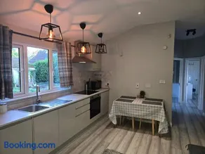 The Reading three bedroom chalet with gardens, suitable for contractors - Image 5