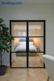 Luxury Flat in Shaftesbury by JOT STAYS - Image 1