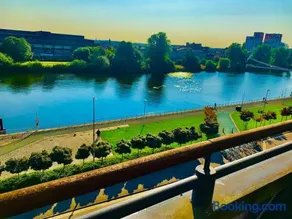 Glasgow City Centre G1 PENTHOUSE with RiverViews - Duplex - 4 Bedrooms, 3 Bathrooms, Kitchen, 1 Living room, 1 Dining room, 2 Terraces, Parking, Top Floor, 2050 sq ft, Merchant City - Image 4