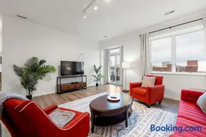 Spacious 3BR Urban Getaway w Gym - Image 1