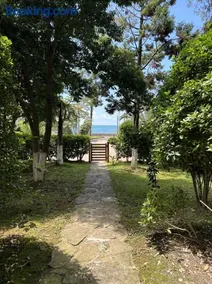 Dreamland Oasis 1st floor Apartment With a Garden by the Sea - Image 1