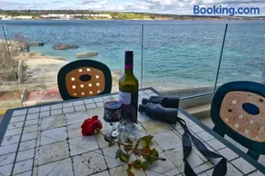 BEACHFRONT with Seaviews Apartment No56 Award Winner Unbeatable Location for Closeness to the Sea Ideal for Guests looking for Winter Spring and Autumn Breaks in Sunny Malta Also Ideal for Coastal Hikers - Image 2