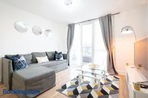 Modern Apartment- Birmingham- Broad Street & Brindley Place- 10 min walk from Bullring, 02 Arena, New Street Station & Grand Central - Image 3