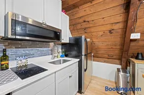 A-Frame with VIEWS - Walk to Downtown and Park - Pets OK - Image 4