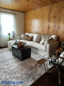 Rutland Hill Farmhouse - Image 3