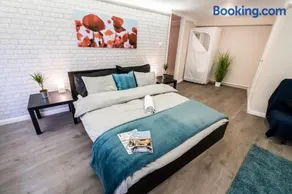 RÖCK Premier Downtown Residence - Image 1