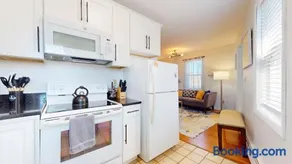 South End,2 bed, in unit lau,cen air, Northeastern - Image 3