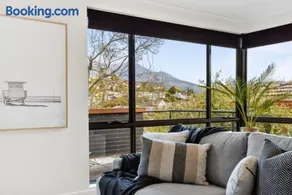 Mt Wellington Balcony House - Wake Up to the Summit - Image 3