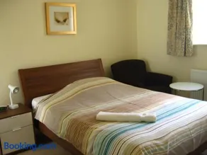 Simpson's Apartments - Image 4