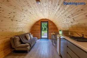 Mount Hillary Holiday Pods - Image 4