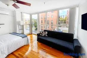 Modern 3BR Townhouse with Private Rooftop & Parking Minutes to NYC - Image 5