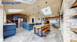 The Bungalow by The Garden Spa Stays, 4 bed, Sauna - Hot Tub - Ice Bath - Image 4
