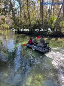 Main River Retreat hot tub, canoe with trolling motor - Image 2