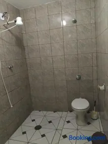 casa bem próxima a feira livre e do Santuário - Image 3