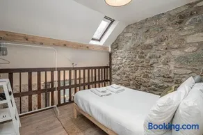 Cheerful 2 bedroom cottage with garden - Image 4
