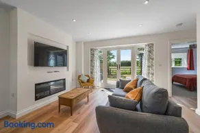 Captains Cottage at Rectory Farm in Gestingthorpe - Image 3