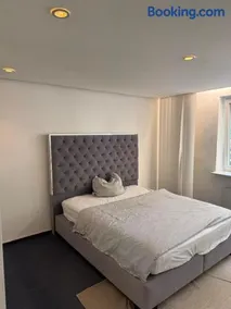 Quiet Family Apartment - 10 min to Center & Oktoberfest - Free Parking - near Nymphenburg Palace & Botanical Garden - Image 1