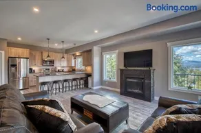 Semi-Lakefront Luxury Retreat In Blind Bay, Bc Cottage - Image 1