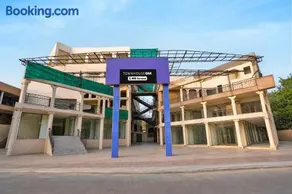 Super Townhouse Oak Sun City Mall Hisar - Image 1
