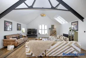 Berry Barn - Image 2