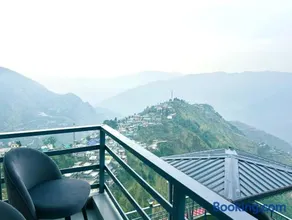 Living On The Edge Mussoorie A Luxury Stay with Rooftop Cafe - Image 1