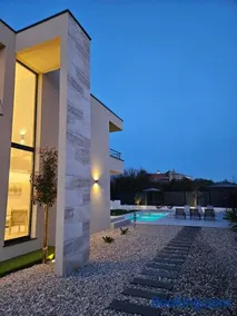 Blue Horizon Villa with Heated Pool 4BR and Skylight - Image 2