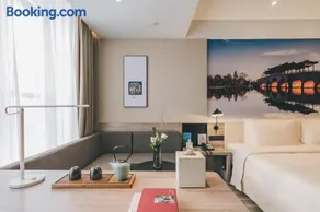 Atour Hotel Kunshan Yongda Business Plaza - Image 2