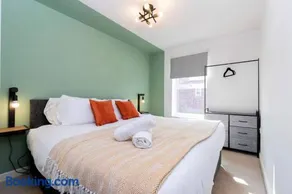 Spacious 3BR Durham Home Contractor Friendly - Image 2