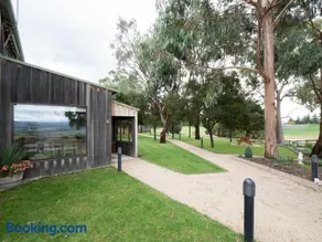 Bundaleera Vineyard and Farm Stay - Image 2
