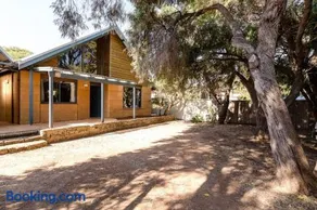 Beachy Sleeps! Eco Friendly Family Retreat - Image 2