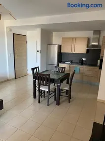 Superbe appartement avec parking privé, proche commerces et mer - Image 1
