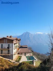 La Bella Vista-panoramic lake view, terrace & swimming pool - Image 3