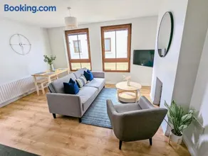 Brooklands Central Apartment - Image 3