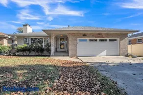 Spacious 2 bedroom home in Niles, Illinois with office, full kitchen and 2 baths - Image 1