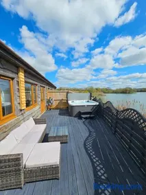 Lakefront Lodge with Hot Tub - Muscovy Lodge - Image 2