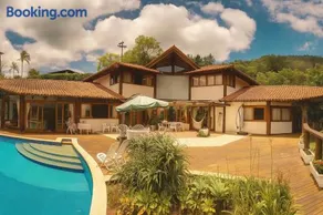 Suíte em Condomínio de Luxo em Casa de Família - Image 1