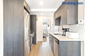 Cozy 3BDR in heart of plateau Montreal D - Image 4