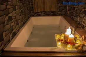 Dharma Luxury & Spa Apartment - Image 3