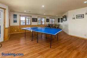 3BR Ridge Home Hot Tub, Firepit & Valley Views - Image 3
