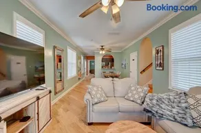 Memphis Luxury - Image 2