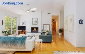Deerhaven Lane House- Luxury Home with Pool - Image 2