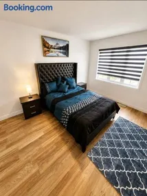 Elegant 3BR Townhome with Lounge, Parking - Image 5