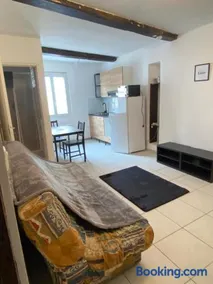petit appartement calme en plein centre du village de ribiers - Image 1