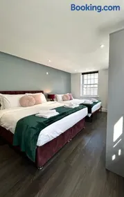 Queens Place - 2 Bedroom Apartment - Image 2