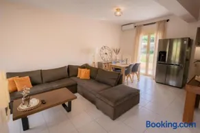 Ithaki Apartments - Image 2